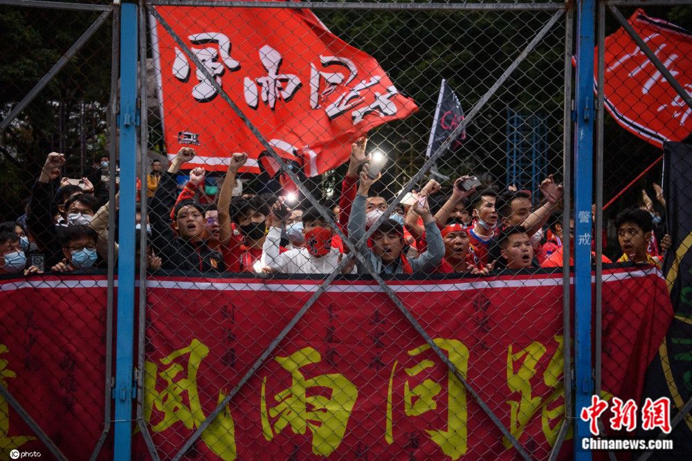 此时，电视上的播音员开口说：据悉，伊藤菜菜子不仅是日本杰出的年轻搏击运动员，更是东京大学的顶尖高材生，其所在的家族伊藤家族，更是日本排名顶尖的四大家族之一，可以说是含着金钥匙出生的超级白富美，可是谁又能想到，这样的超级白富美，没有过锦衣玉食的奢靡生活，而是成为了一个强大又刻苦的搏击运动员。